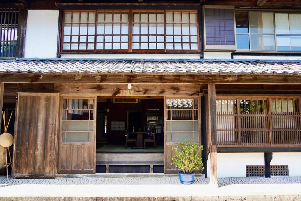 佐渡島に残る築130年の伝統的な古民家｜東夢 Villa Sado Eksteriør billede