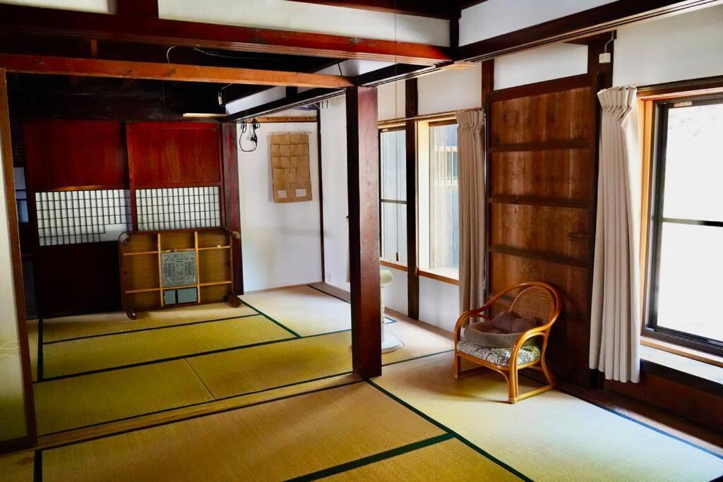 佐渡島に残る築130年の伝統的な古民家｜東夢 Villa Sado Eksteriør billede