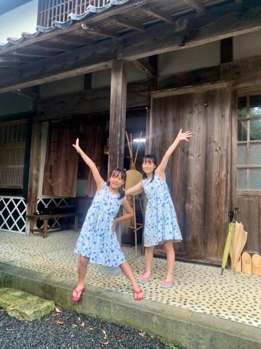 佐渡島に残る築130年の伝統的な古民家｜東夢 Villa Sado Eksteriør billede